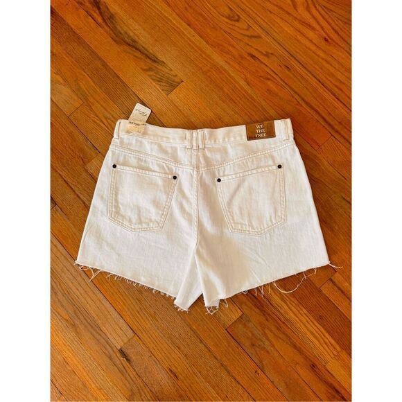 NWT Free People We The Free Ivy Mid-Rise Jean Shorts Cream White Size 32 - Picture 10 of 10